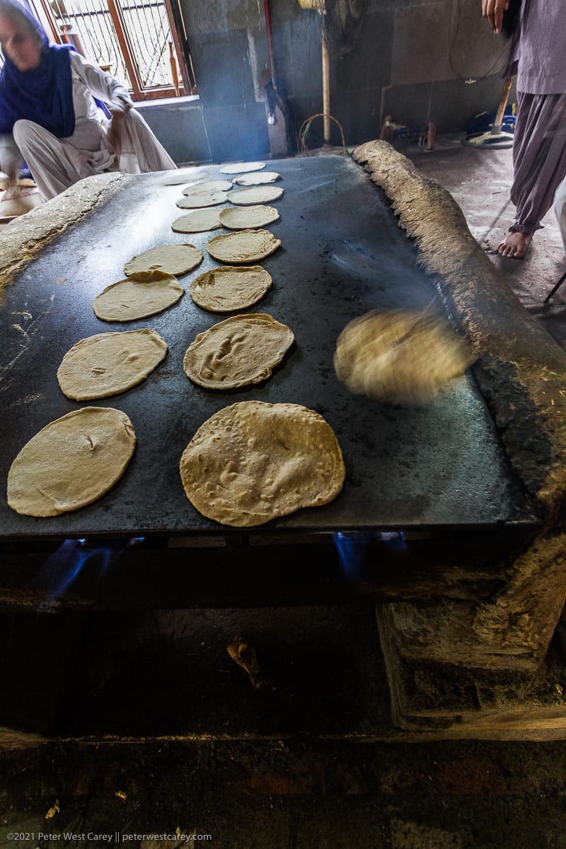 Women preparing chapattis in langar – India
